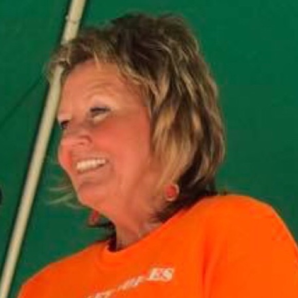 Profile Picture of Joyce Storms (@joycestorms) on Poshmark