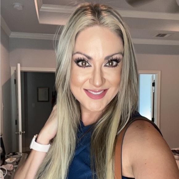 Profile Picture of Melissa Redfearn (@mredfearn519) on Poshmark