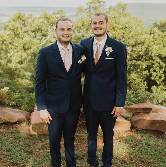 Derek Bradshaw - Poshmark Profile Picture of Derek Bradshaw (@derekpb0620) on Poshmark