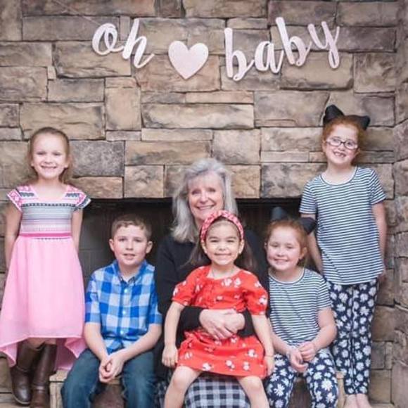 Profile Picture of Holly Hutchings evans (@hevans0716) on Poshmark