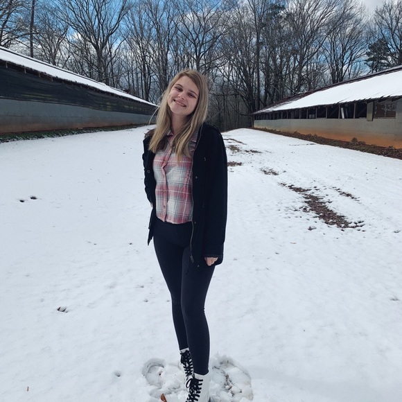 Profile Picture of Brianna Peele (@briannapeele) on Poshmark