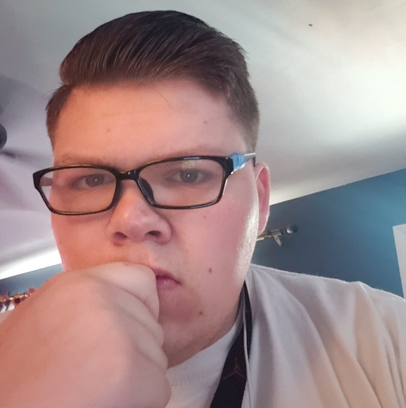 Profile Picture of Austin Decker (@austindecker92) on Poshmark