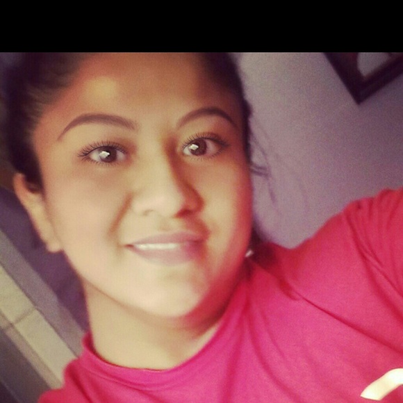 Profile Picture of Veronica Esquivel (@vero34esquivel) on Poshmark