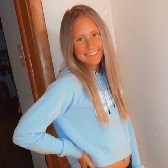 Profile Picture of Kirsten Vehrs (@kirstenvehrs) on Poshmark