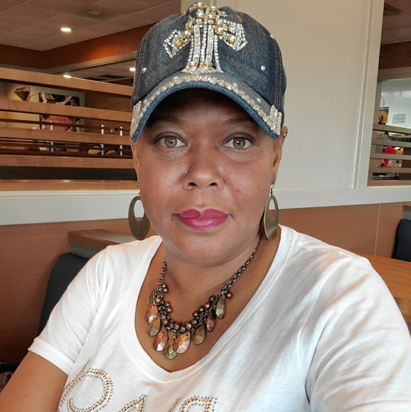 Profile Picture of Marla Mosby (@marlamosby) on Poshmark