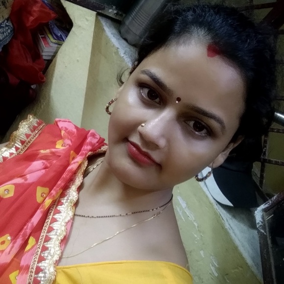 Profile Picture of Pooja Jha (@poojajha81095) on Poshmark