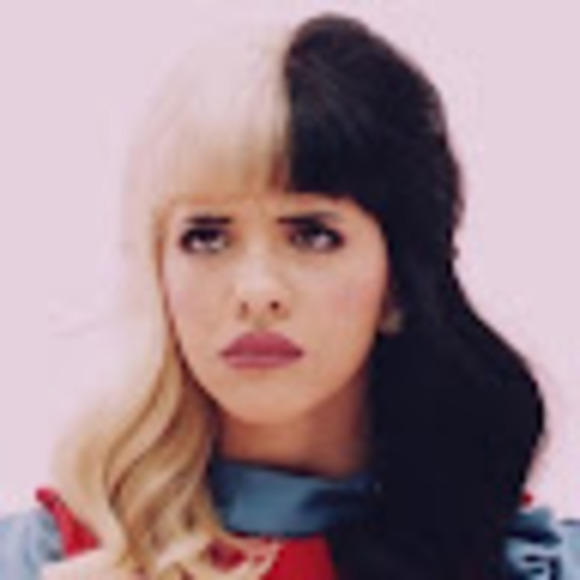 Profile Picture of Jersey Niederer (@holy_crap) on Poshmark