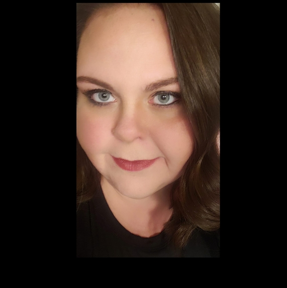 Profile Picture of Melissa Robberson (@m_robberson) on Poshmark