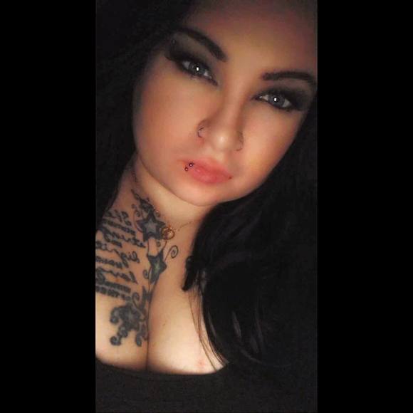 Profile Picture of Mandi Grimmett (@mandigrimmett6) on Poshmark