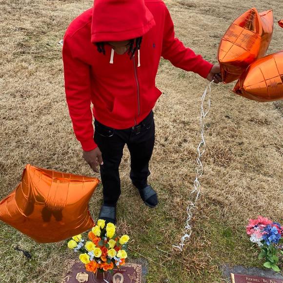 Profile Picture of Antonio Sims (@tonio3300) on Poshmark