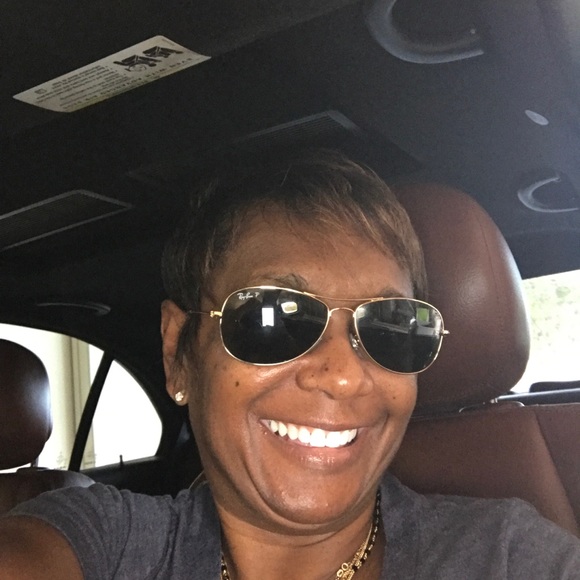 Profile Picture of Cassandra Mora (@cassmo2007) on Poshmark