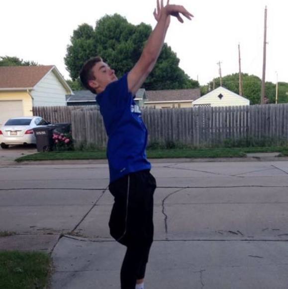 Profile Picture of Garrett Kramer (@garrettkramer75) on Poshmark