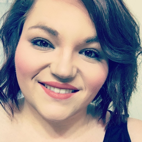 Profile Picture of Kelli Vicknair (@kelbel292) on Poshmark