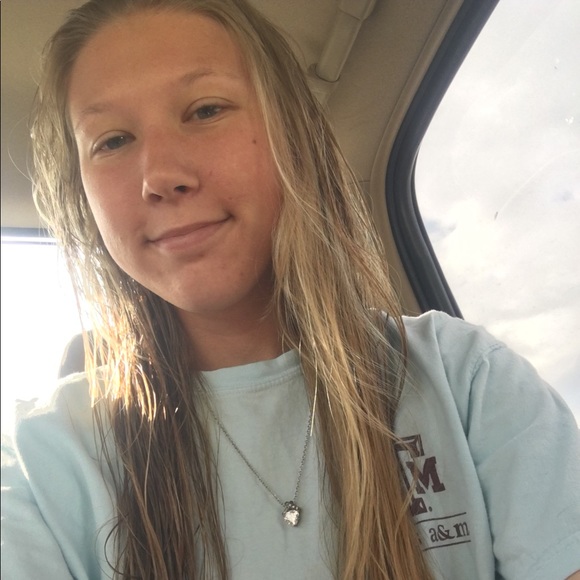 Profile Picture of Rebecca Dockray (@rldockray00) on Poshmark