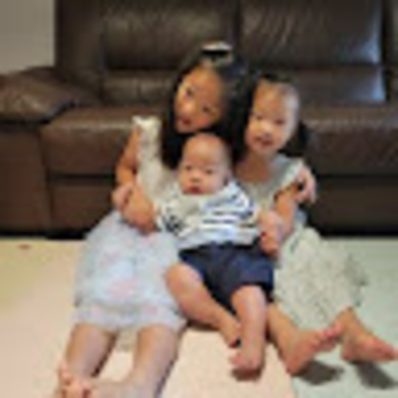 Profile Picture of Chloe Kim (@jeehyong) on Poshmark