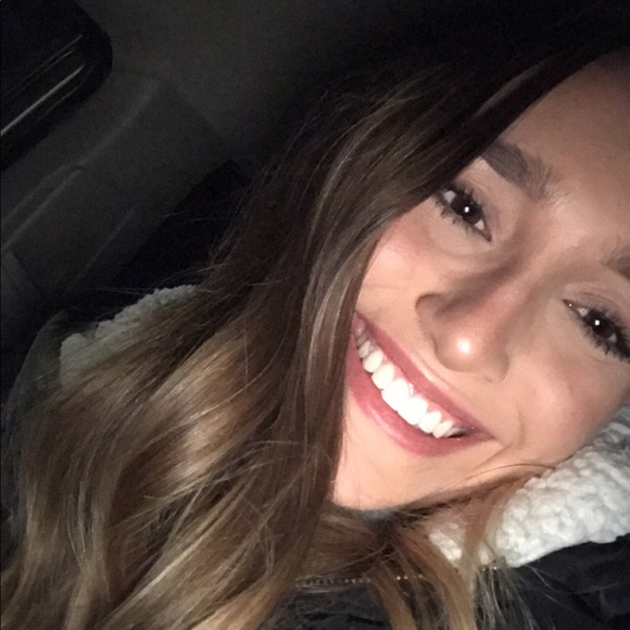 Profile Picture of Emilie Kosbab (@ekosbab7) on Poshmark