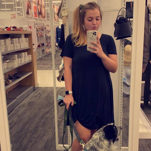 Profile Picture of Presley Hauptman (@presleyanne7) on Poshmark