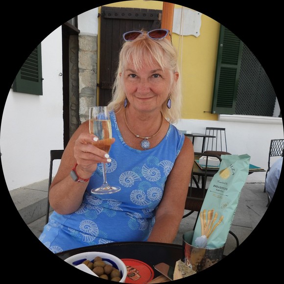 Profile Picture of Alice Rudolph (@quilteralice) on Poshmark