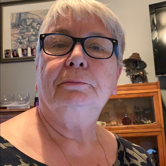 Profile Picture of Heather Scriven (@heather_scriven) on Poshmark