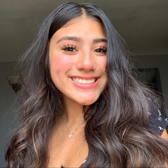 Profile Picture of Bryanna Jimenez (@jimenezbryanna) on Poshmark