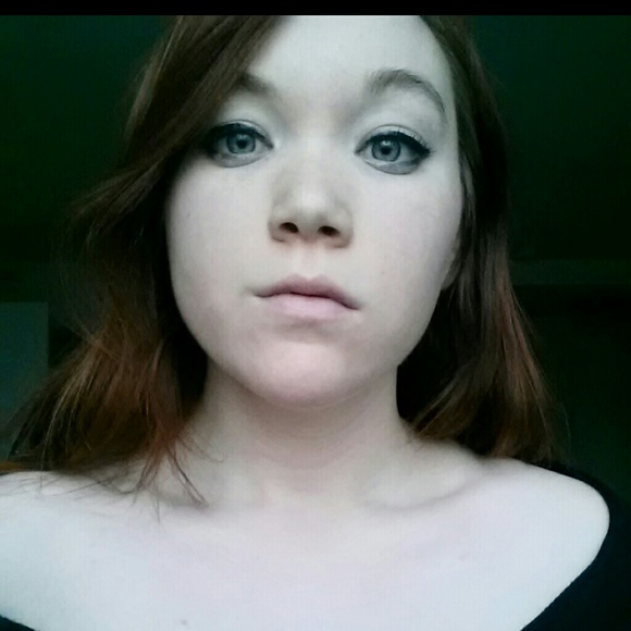 Profile Picture of Rachael Schreinerr (@rachaelschr) on Poshmark