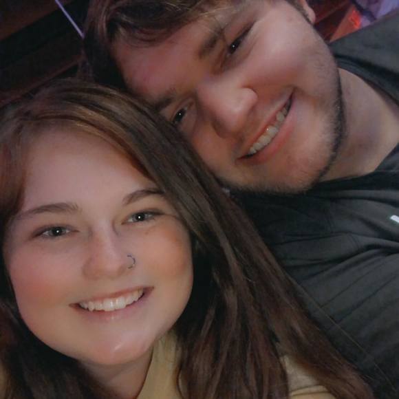 Profile Picture of April Batchelor (@april_batchelor) on Poshmark