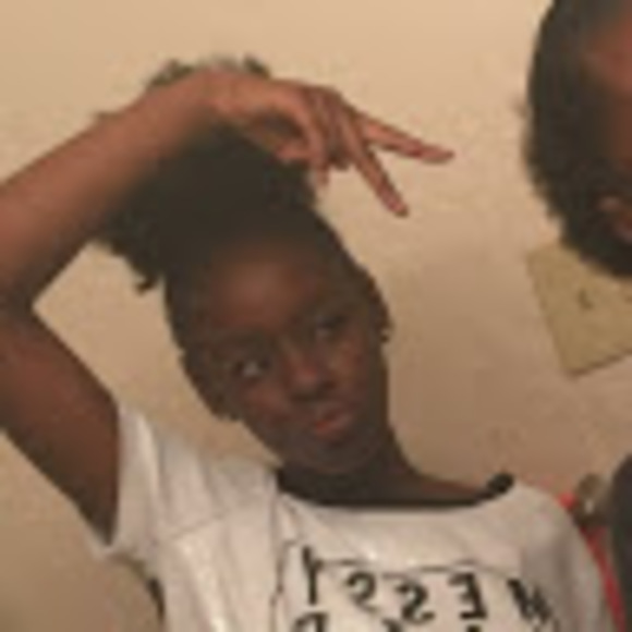 Profile Picture of Tori Ellis (@triceellis25) on Poshmark