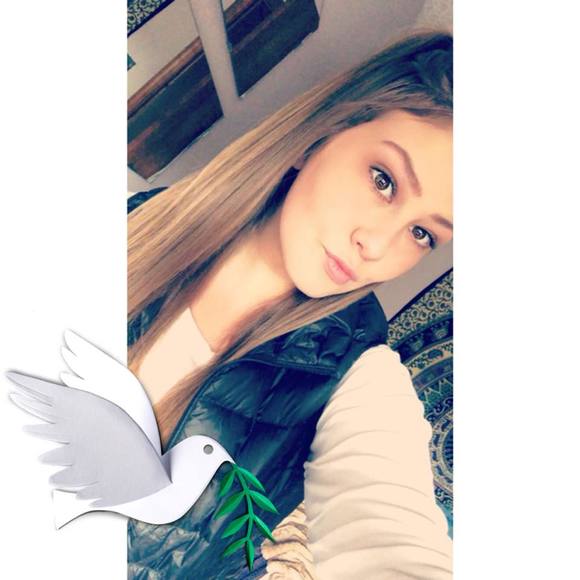 Profile Picture of Amanda Hallam (@hallam13) on Poshmark