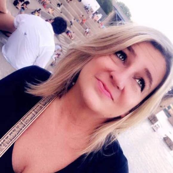 Profile Picture of Tona Kasel (@tonka19372) on Poshmark