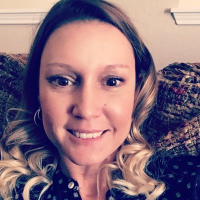 Profile Picture of Stephanie Dobbs (@sdobbs1208) on Twitter