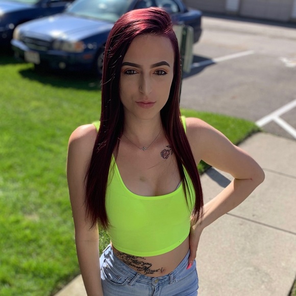 Profile Picture of Aliyah Himmelright (@aliyahnicolex) on Poshmark