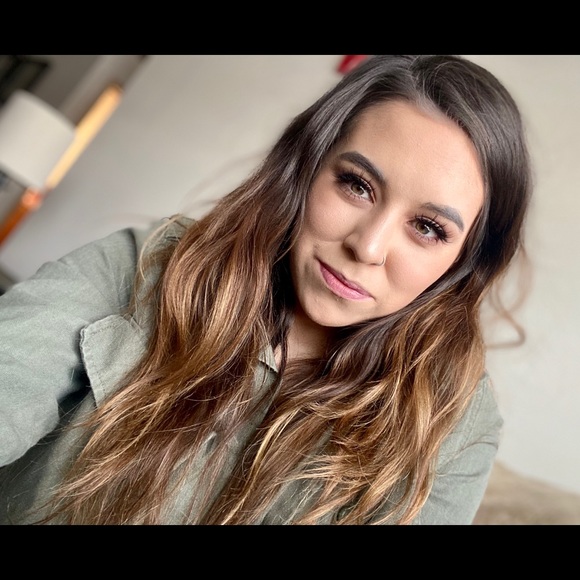Profile Picture of Danielle Steege (@danisteege) on Poshmark