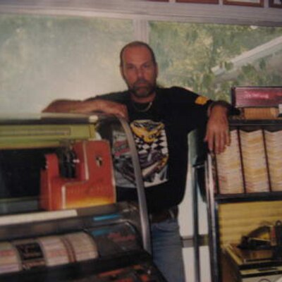 Profile Picture of Jeff Moffett (@seabreeze47) on Twitter