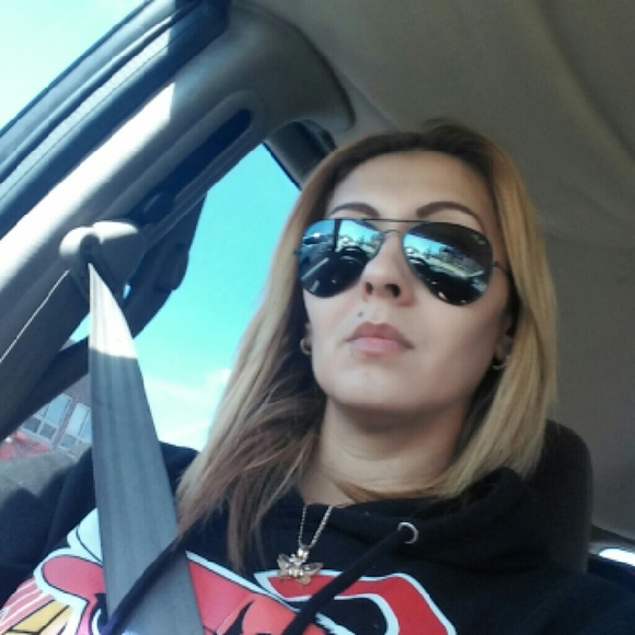 Profile Picture of Michelle Cardona (@mcardona80) on Poshmark