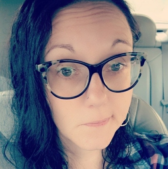 Profile Picture of Amanda Loewe-hasebroock (@mandylove3) on Poshmark