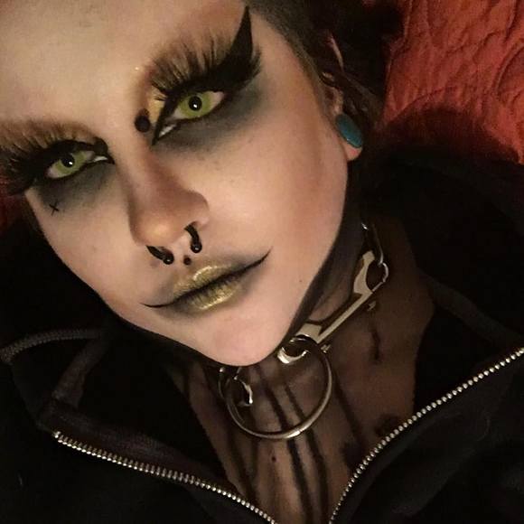 Profile Picture of Anna Gioseffi (@annagioseffi) on Poshmark