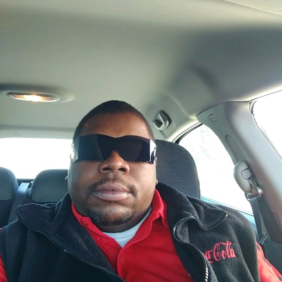 Profile Picture of Everson Beacham (@everson316) on Poshmark