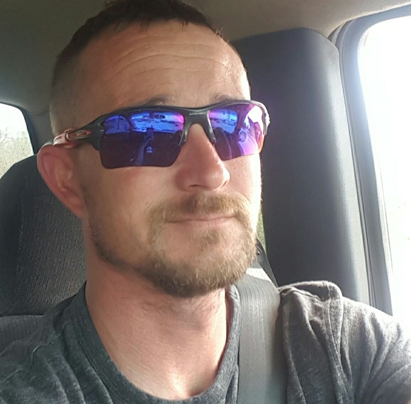 Profile Picture of Randy Wade (@rdw8162000) on Poshmark