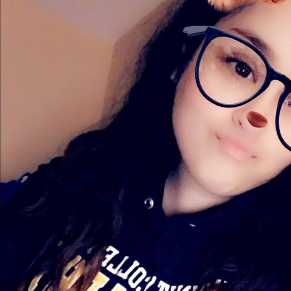 Profile Picture of Emily Martes (@emie_tuesday) on Poshmark