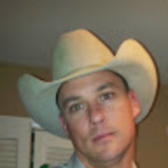 Profile Picture of Andy Steele (@asteele3423) on Poshmark