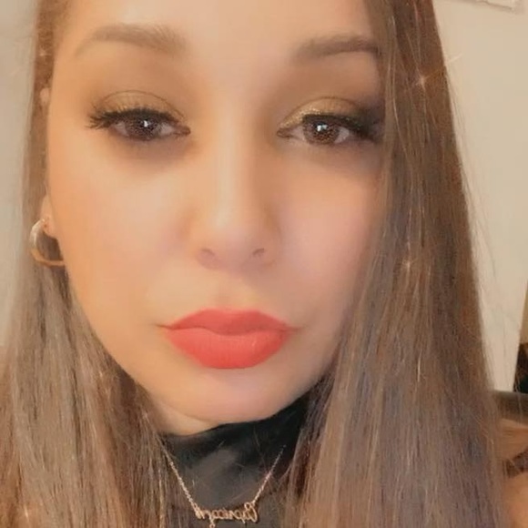 Profile Picture of Hazel Hazel (@hazel111406) on Poshmark