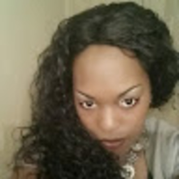 Profile Picture of Cassandra Wright (@cassie110296) on Poshmark