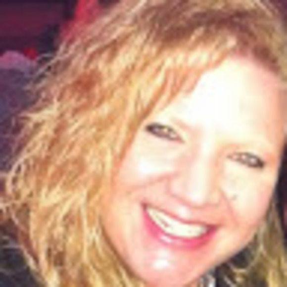 Profile Picture of Melissa Cuddihy (@melcuds) on Poshmark