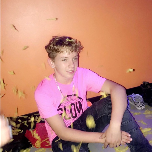Profile Picture of Michael Sprague (@michaelt3116) on Poshmark