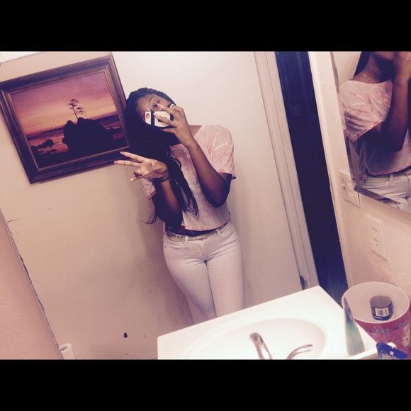 Profile Picture of Siyani Sweeney (@s_monae) on Poshmark