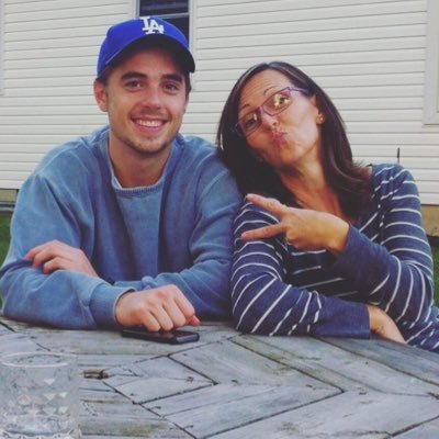 Profile Picture of Sean Grantham (@youregranny) on Twitter