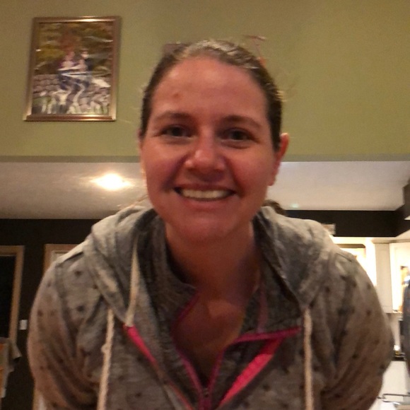 Profile Picture of Marcie Earl (@marcieearl) on Poshmark