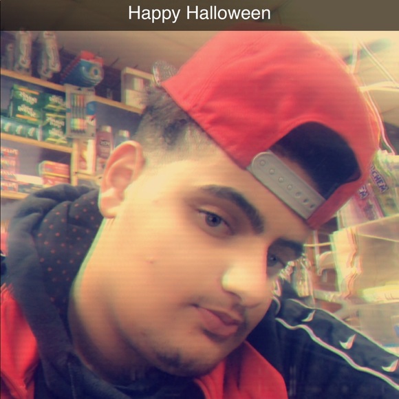 Profile Picture of Sakr Ahmed (@king_sakr289) on Poshmark