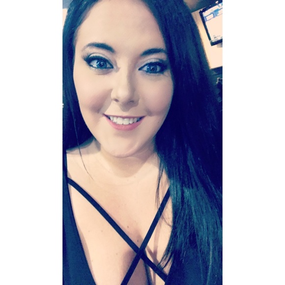 Hannah Bohbot - Poshmark Profile Picture of Hannah Bohbot (@nannerzxo) on Poshmark