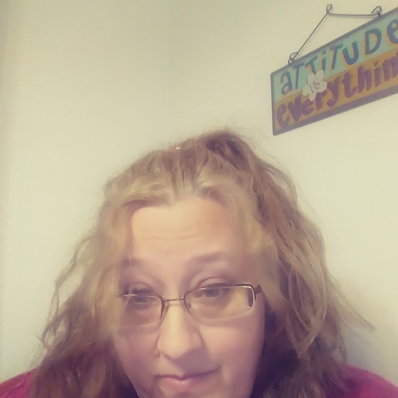Profile Picture of Lisa Allen (@lizaruiz2) on Poshmark